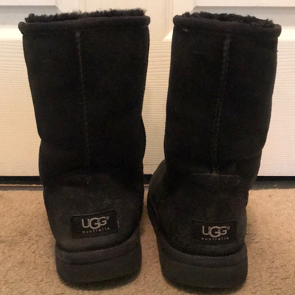 Women’s black UGG boots - Picture 4 of 5